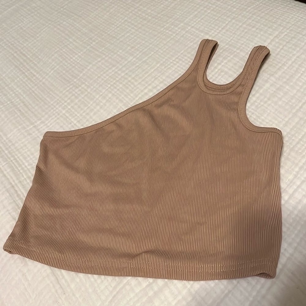 One shoulder crop top
